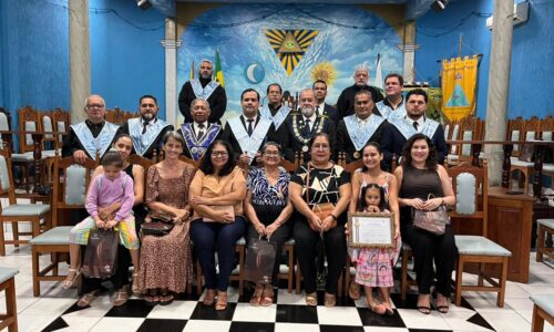 SESSÃO NA LOJA ESTUDO E TRABALHO HOMENAGEIA MULHERES DA FAMÍLIA MAÇÔNICA