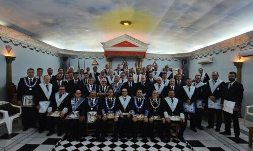 GOB EM MOVIMENTO: COMITIVA DE GRÃO-MESTRADO REALIZA MARATONA DE ENTREGAS DE COMENDAS E PARTICIPA DE INICIAÇÃO NO CONE SUL