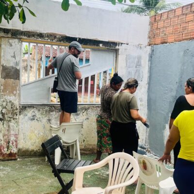 SOLIDARIEDADE EM AÇÃO: MUTIRÃO TRANSFORMA CASA...