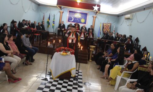 ORDEM DEMOLAY REALIZA HOMENAGEM ÀS MÃES E DESTACA VALORES FAMILIARES EM COLORADO DO OESTE