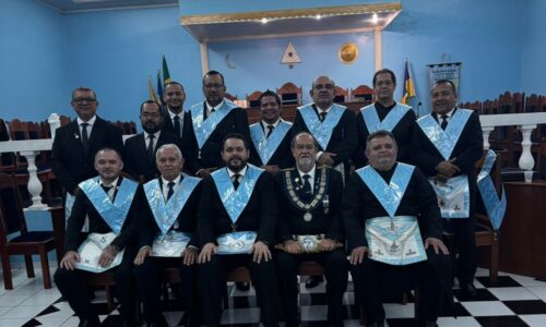 LOJA UNIVERSITÁRIA FONTE DE SABEDORIA RECEBE NOVO IRMÃO EM SESSÃO DE FILIAÇÃO NO PALÁCIO DO GOB-RO